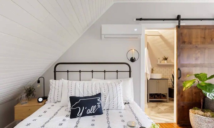 Skyland Apartment | Water & Power! Carriage House, Near Asheville and Airport!