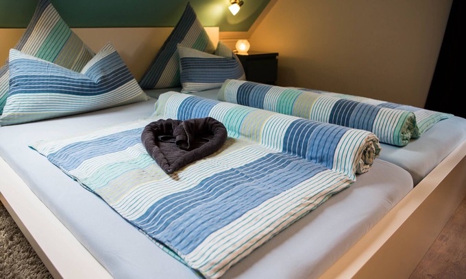 Treppendorf Apartment | Water room - modern furnished apartment near Musikhaus Thomann