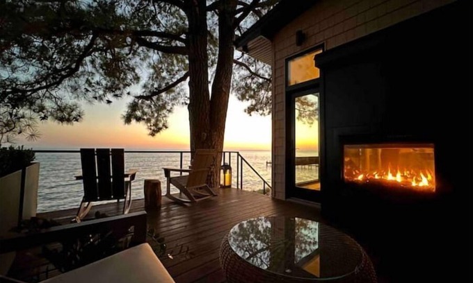 Leonardtown House | Water's Edge Cottage - Luxury Retreat - 180 Degree Potomac Views