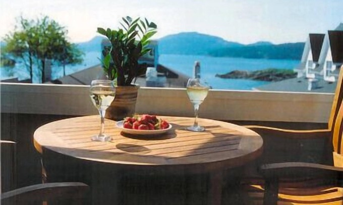 Eastsound Condo | Water view! nLuxury Port Suite - walk to cafes, shops, galleries & beaches.