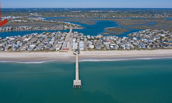 Wrightsville Beach House | Water View - Walk to Beach - WFH - Clean & Beautiful - 4 Night Min - Wonderful!