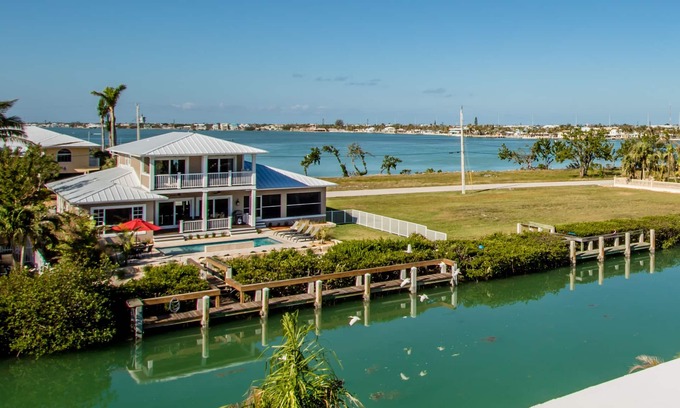 Coury House | Water views. Sleeps 10, WI-FI, Waterfront, Quick Ocean access!