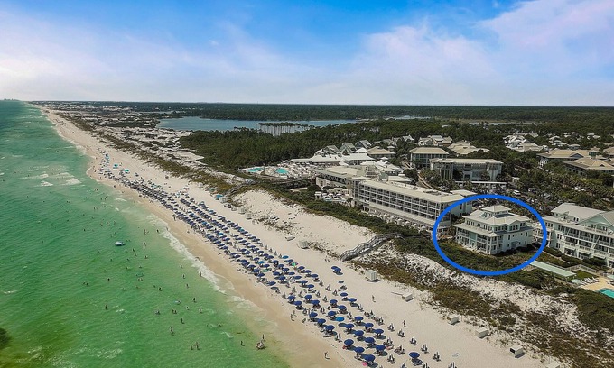 Gulf District House | Watercolor Beachside Location Location steps to boardwalk