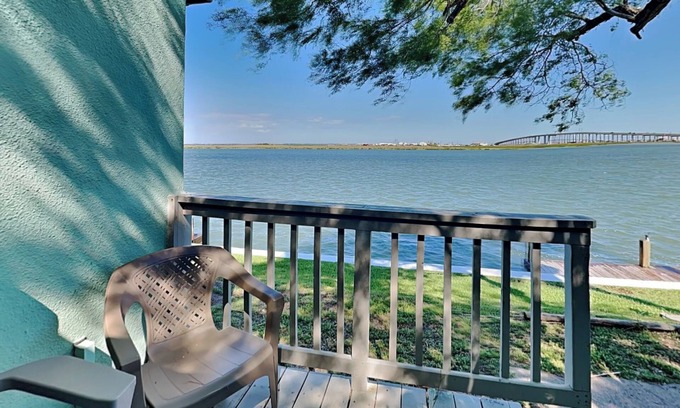 Corpus Christi Condo | Watercolor Skies | Cozy, Waterfront
