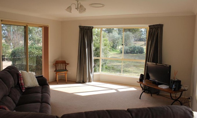 Wollomombi House | Waterfall Way Farmstay