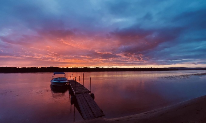 Mansfield-et-Pontefract Cottage | Waterfront Beach Paradise - 3 Bed, 2 Washroom Cottage with Outdoor Bar