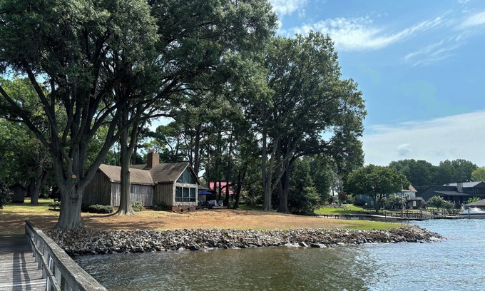 Terrell Cabin | Waterfront Cabin: beach, hot tub, kayaks & panoramic lake views