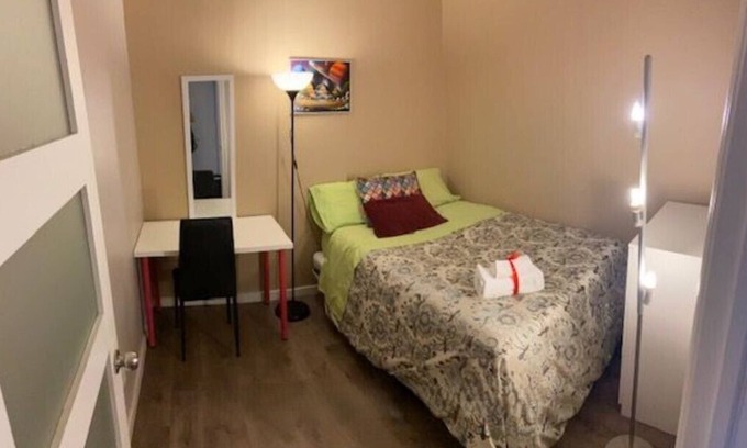 Toronto Entertainment District Condo | Waterfront 2 BR Condo, Pool, Gym, Parking & Views!