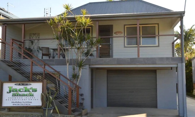 Harwood House | Waterfront 3bedroom home on Harwood Island