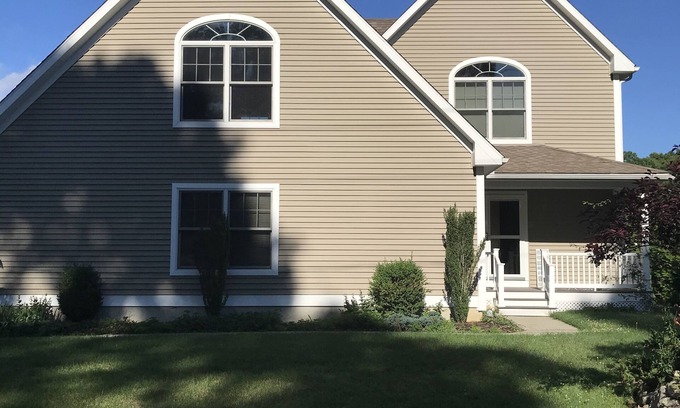 Niantic House | Waterfront 4 bed/4 bath Peaceful Oasis in Giants Neck Beach Community