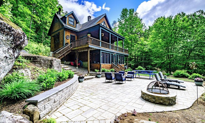 South Pond Shores House | Waterfront 4-bedroom home on South Pond, Greenwood
