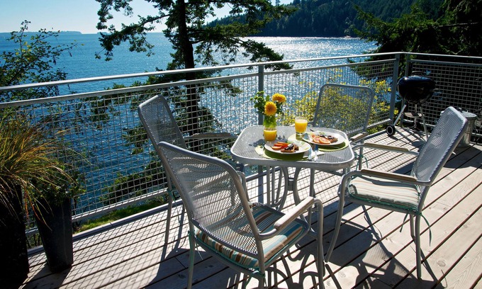 Bowen Island Apartment | Waterfront~Beach~Panoramic Southerly Views~Sunny Seaside Decks~Peaceful Studio
