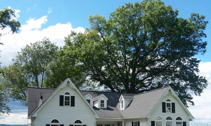 Mount Holly House | Waterfront Beauty on the Bay