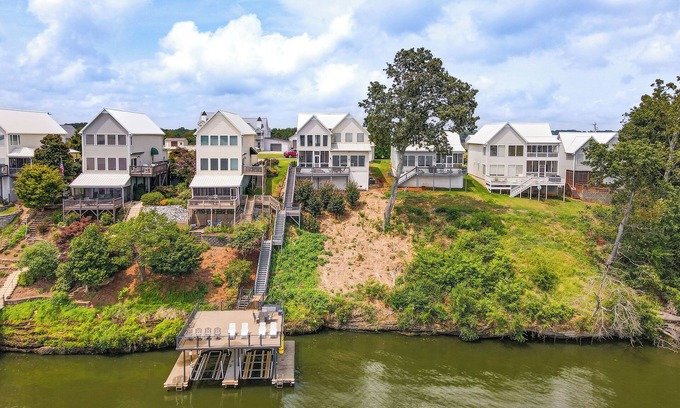 Athens House | Waterfront Bliss: Wheeler Lake Retreat w/Dock!