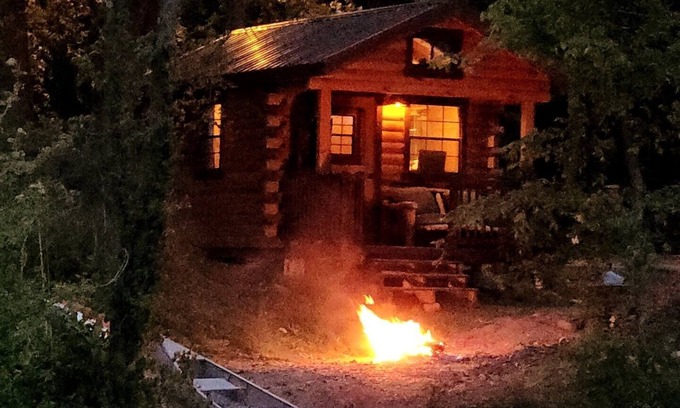 Colton Cabin | Waterfront Cabin - Hot Tub - Free Bikes, Kyaks, Canoes, Paddle, & Fishing Boats!