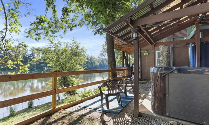 Hedgesville Cabin | Waterfront Cabin overlooking the Potomac River W/Hot Tub, firepit, pavilion