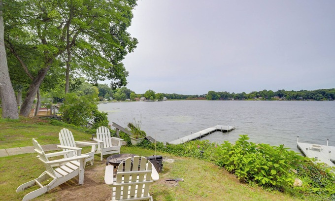 Sister Lakes Cabin | Waterfront Cable Lake Cabin w/Grill!