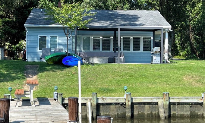 Fort Howard House | Waterfront CHeerful 2 with Private Piern