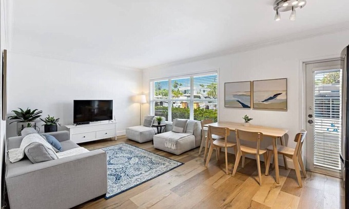 Hendricks and Venice Isles Apartment | Waterfront Condo Near Las Olas and Beach