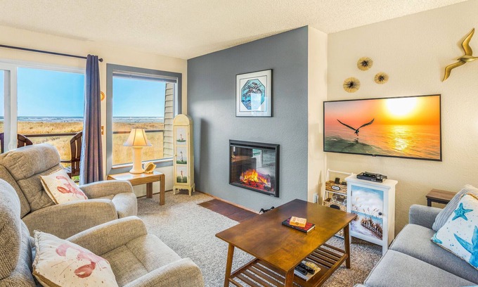 Moclips Condo | Waterfront Condo in Stunning Location