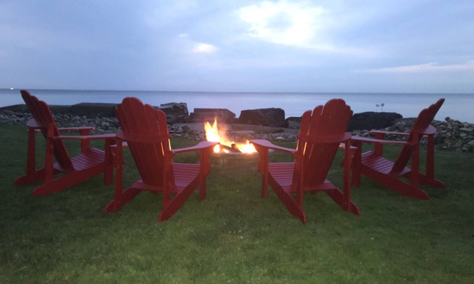 Pointe aux Roches House | Waterfront cottage on Lake St. Clair