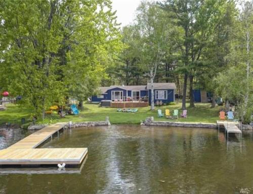 Selwyn Villa | Waterfront Cottage - Fireplace - Kawartha