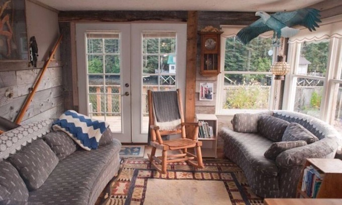 Seldovia House | WATERFRONT COTTAGE RENTAL