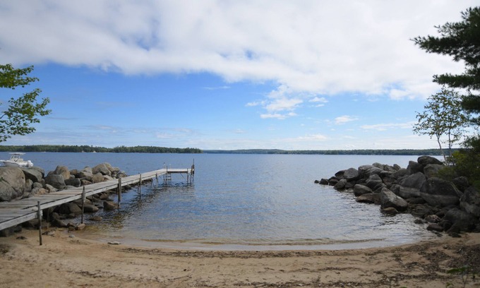Standish Ski Chalet | Waterfront Cottage on Frye Island with Sandy Beach and Stunning Sunrises!