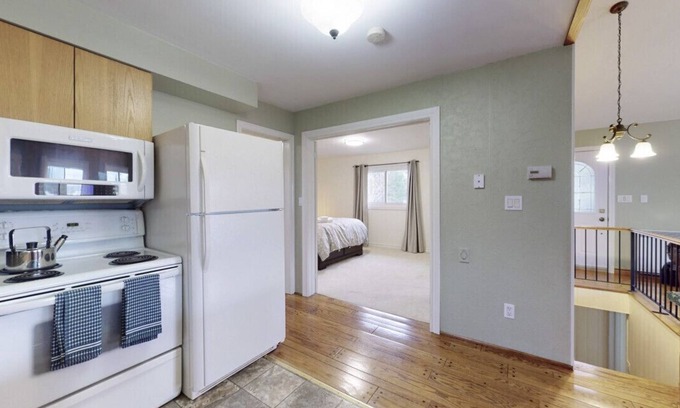 Victoria Road Cottage | Waterfront Cottage w/Heating + Kitchen + LakeView + Deck + Fishing