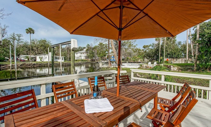 Crystal River House | Waterfront Crystal River with Private Dock and kayaks-Primo despite Hurricanes!