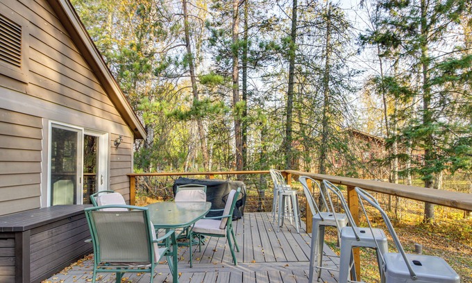 Duluth Cottage | Waterfront Duluth Cabin w/Deck & River View!