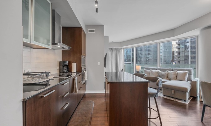 Central Waterfront Condo | Waterfront/Ent District - 2BDRM + Free Parking