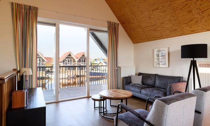 Terherne House | Waterfront escape with marina views
