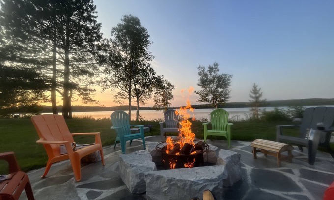 South River House | Waterfront family retreat.