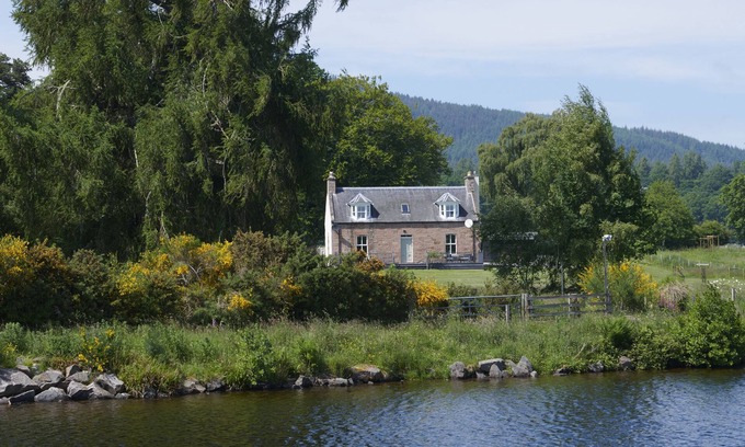 Scaniport Other | Waterfront Farmhouse with Hot Tub on the Caledonian Canal by Loch Ness - Dunaincroy Farmhouse