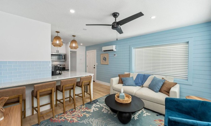 Fort Walton Beach Apartment | Waterfront Getaway w/Pool Access – Bluefish #2