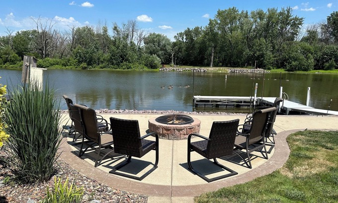 Fort Atkinson House | Waterfront Getaway: Kayaks, fishing, game room, fire pit, gathering room…