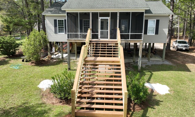 Liberty Hill House | Waterfront Getaway, Relaxing and Comfortable