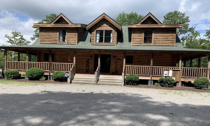 Lanexa Cabin | Waterfront Handicap accessible home with Fire pit, hot tub & dock
