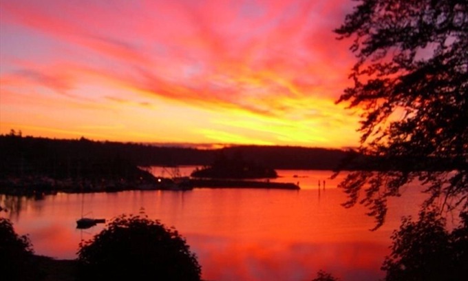 Ganges House | Waterfront Heritage Estate W/5 Bedrooms on Stunning Acreage