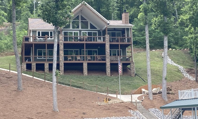 Jacksboro House | WATERFRONT Home-Big Creek- secluded cove offers the most relaxing vacation!