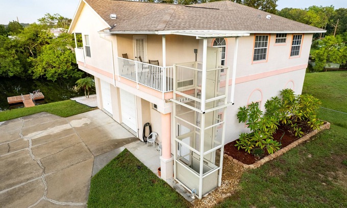 Highlands House | Waterfront home great for family gatherings or weekend getaways! Pet-friendly
