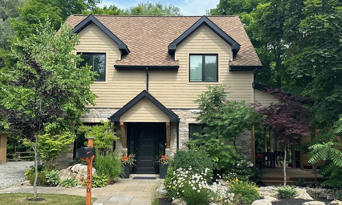 Alton House | Waterfront Home Perfect for Golfers, Millcroft and Alton Mill Wedding Groups