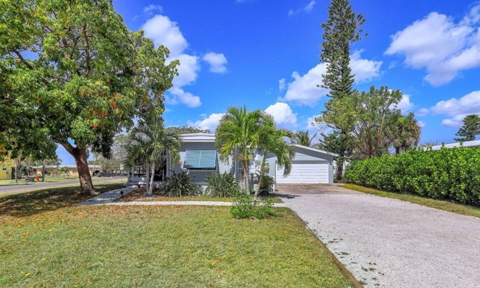 Goodland House | Waterfront home w/ boat lift in Historic Goodland short walk to restaurants