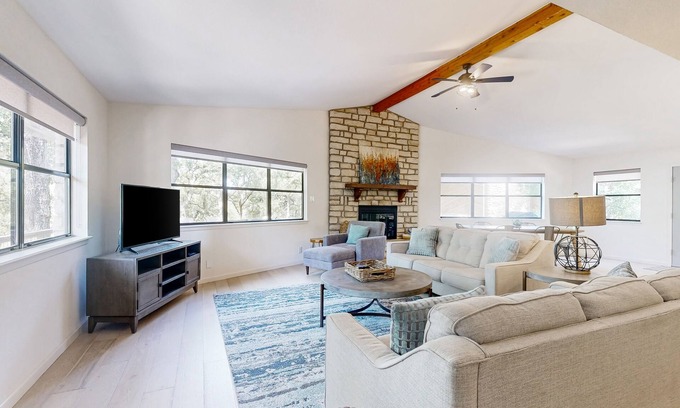 Horseshoe Bay House | Waterfront home with private dock, kayaks & huge deck