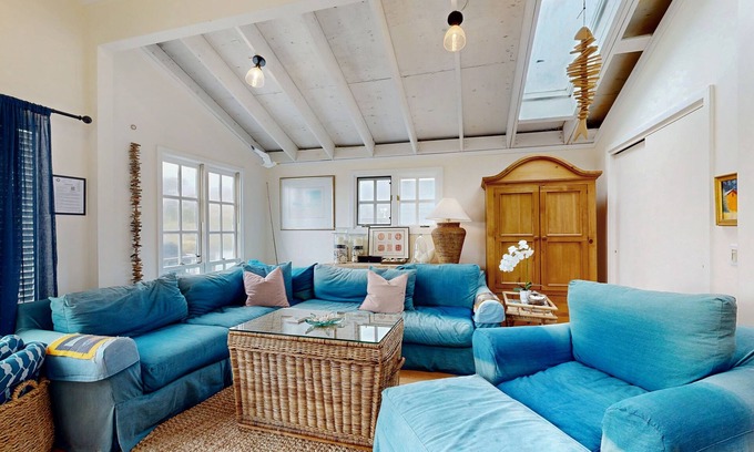 Salmon Creek Cottage | Waterfront home with views of the mountains and Salmon Creek - dogs welcome