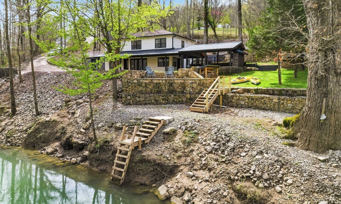 Kimball House | Waterfront Hot Tub Arcade Kayaks Fishing Patio Golf Sweetens Cove Lodge
