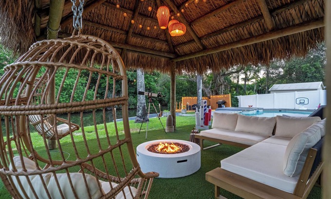 Ojus House | Waterfront House - Arcades, Tiki & Firepit, Golf