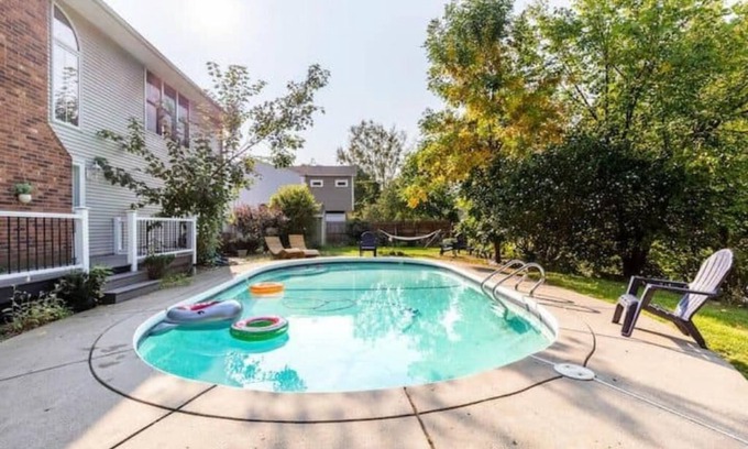 Tonawanda House | Waterfront house near the Niagara Falls/Outlet Mall/Plaza/Bills Stadium