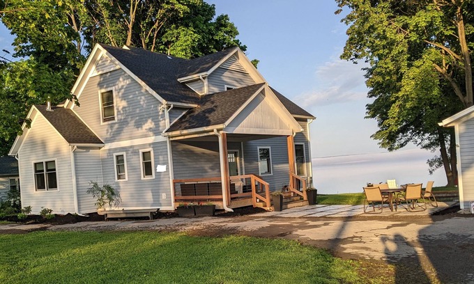 Town of Varick House | Waterfront House on Seneca Lake